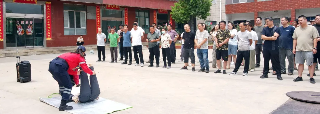 新旭體育由新鄭市紅十字會聯合市神鷹救援隊進行企業應急安全培訓