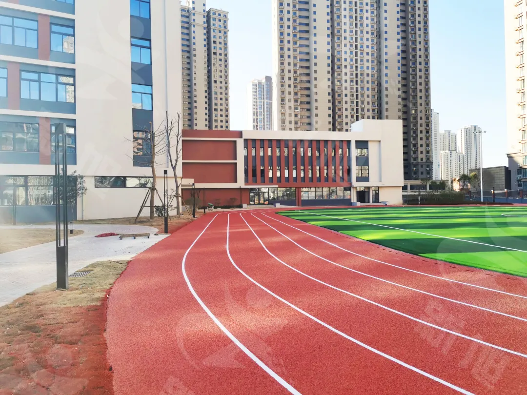 混合型塑膠跑道施工完工